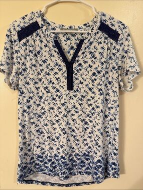 Daniel Rainn White and Navy Patterned Short-Sleeve Split-Neck Top